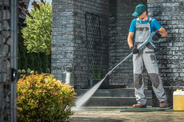Cost of Outside House Cleaning in Destin